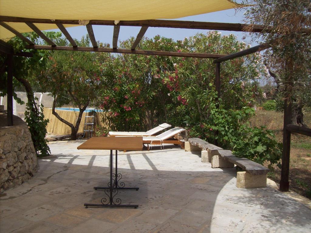 Гостевой дом Trullo Contrada Stracca Аллисте Экстерьер фото
